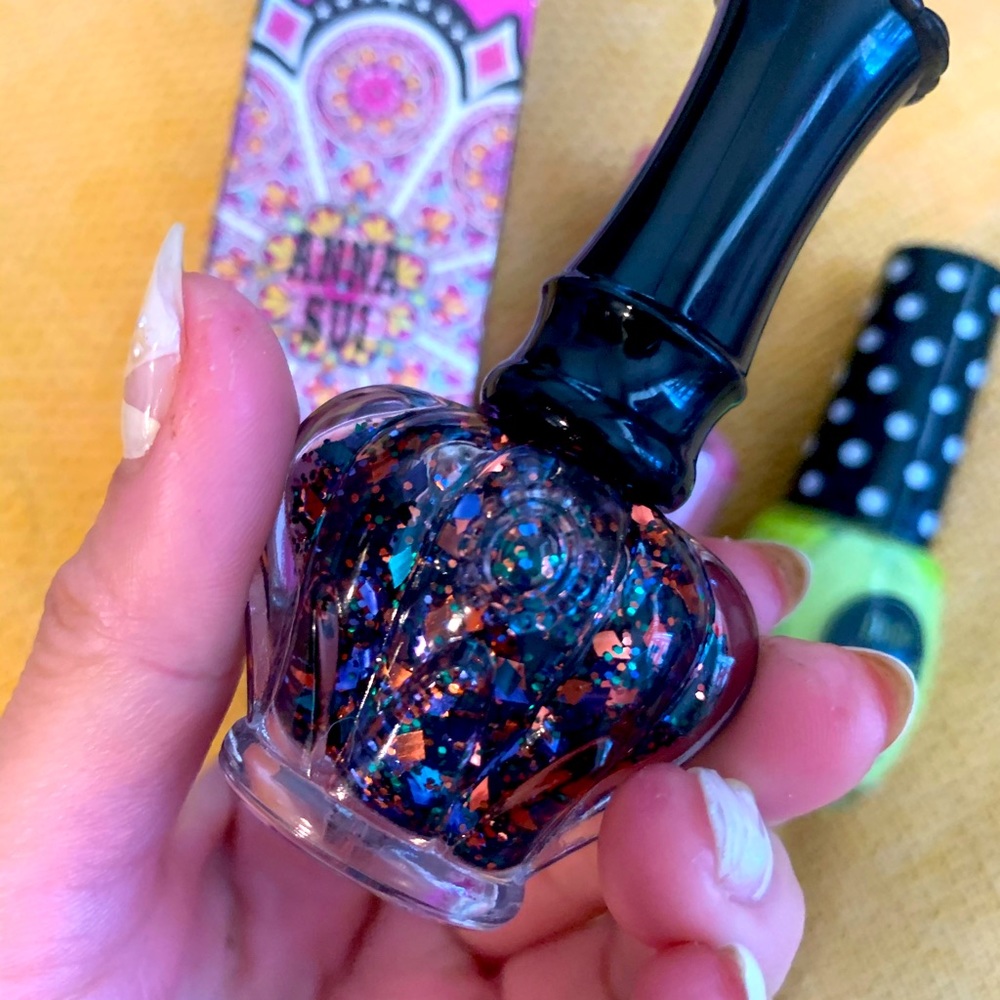 ANNA SUI polish bundle